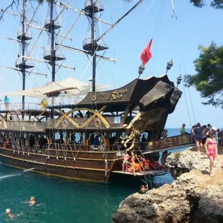 Antalya'dan Kemer Korsan Tekne Turu