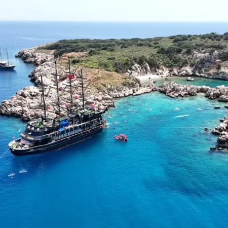 Antalya'dan Kemer Çıkışlı Medusa Tekne Turu